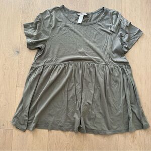 Women’s H&M maternity EUC babydoll T-shirt - size large